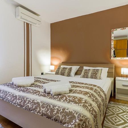City Center 3 Bedroom Apartment Врсар Экстерьер фото