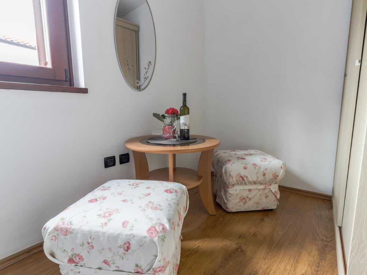 City Center 3 Bedroom Apartment Врсар Экстерьер фото