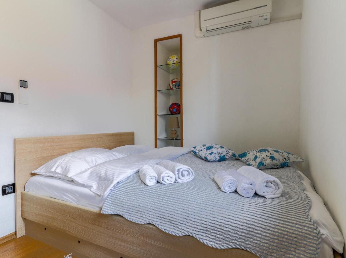 City Center 3 Bedroom Apartment Врсар Экстерьер фото